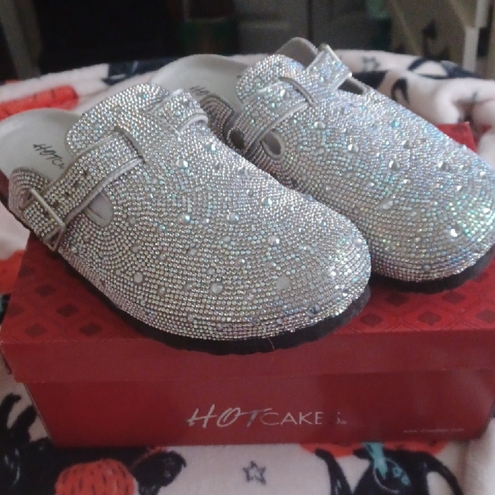 Hot Cakes Kids Sparkling Silver Slippers